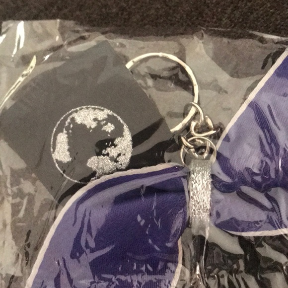 The Cheerleading Worlds 2018 bow keychain - Picture 4 of 4